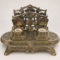 Starožitný dvojitý mosadzný kalamár s porcelánovými vložkami